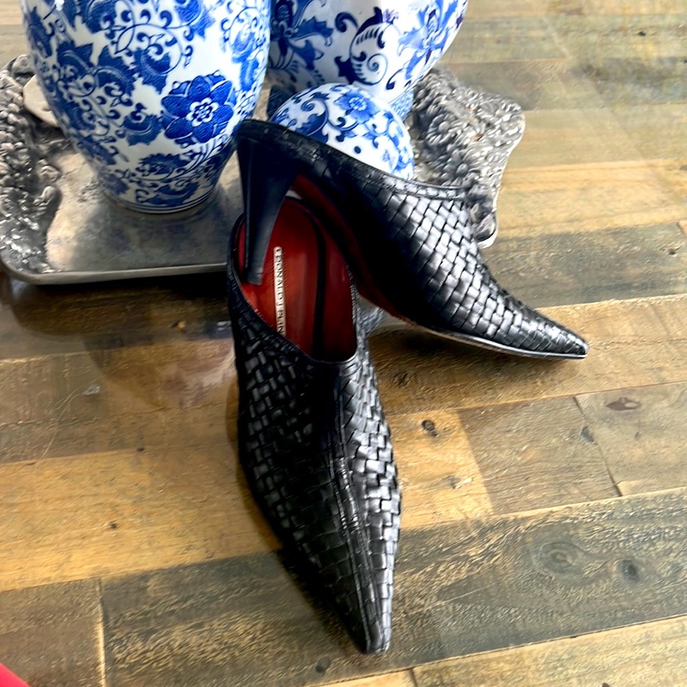 Donald Pliner black mules
